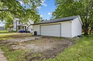 200 W Locust St, Cambridge, IL 61238 - Photo 5