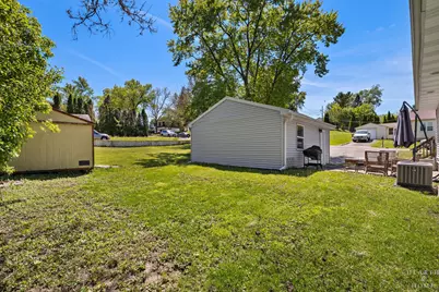 502 E Oak Street, Lake in the Hills, IL 60156 - Photo 5