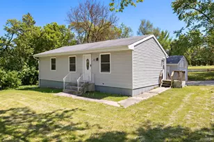502 E Oak St, Lake in the Hills, IL 60156 - Photo 1