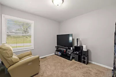 502 E Oak Street, Lake in the Hills, IL 60156 - Photo 15
