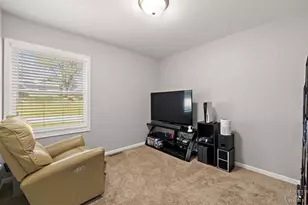 502 E Oak St, Lake in the Hills, IL 60156 - Photo 15