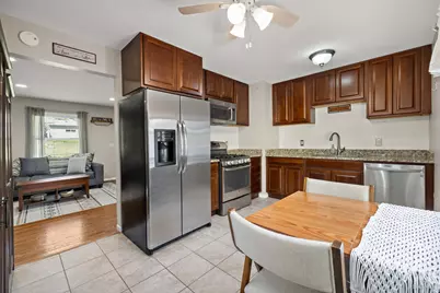 502 E Oak Street, Lake in the Hills, IL 60156 - Photo 9