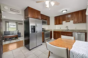 502 E Oak St, Lake in the Hills, IL 60156 - Photo 9