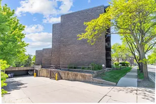 5019 Mulford St, Skokie, IL 60077 - Photo 19