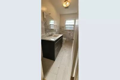 2747 W Lunt Avenue, Chicago, IL 60645 - Photo 5