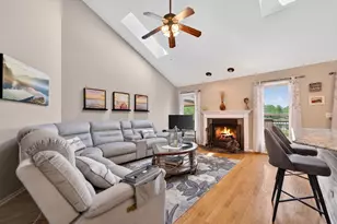 201 Tulip Cir, Island Lake, IL 60042 - Photo 7