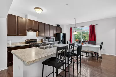 329 Bennett Drive, Carol Stream, IL 60188 - Photo 5