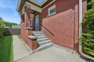 3810 N Mozart St, Chicago, IL 60618 - Photo 3