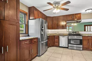 327 W Hawley St, Mundelein, IL 60060 - Photo 5