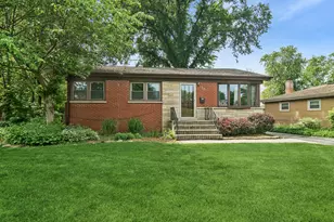 327 W Hawley St, Mundelein, IL 60060 - Photo 1