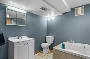 327 W Hawley St, Mundelein, IL 60060 - Photo 15