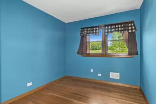 327 W Hawley St, Mundelein, IL 60060 - Photo 11