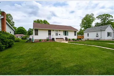 820 S Locust Street, Pontiac, IL 61764 - Photo 1