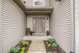 2833 Granite Ct, Crystal Lake, IL 60012 - Photo 3