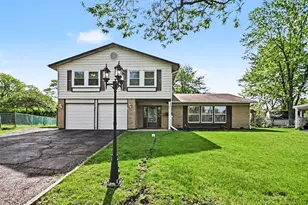7801 Berkshire Ct, Hanover Park, IL 60133 - Photo 1