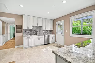 7801 Berkshire Ct, Hanover Park, IL 60133 - Photo 5