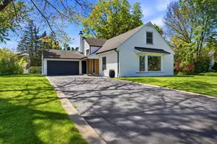 1917 E Cholo Ln, Mount Prospect, IL 60056 - Photo 1