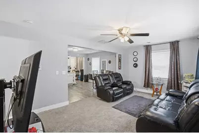 3202 W 67th Street, Davenport, IA 52806 - Photo 5