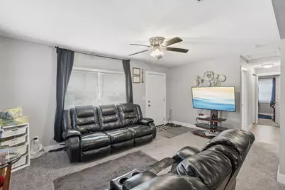 3202 W 67th Street, Davenport, IA 52806 - Photo 3
