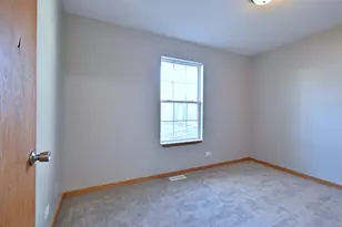 19 E Pineview Dr, Round Lake Park, IL 60073 - Photo 23