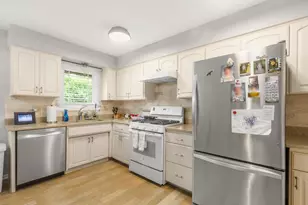 2653 N Bradford Dr, Arlington Heights, IL 60004 - Photo 7