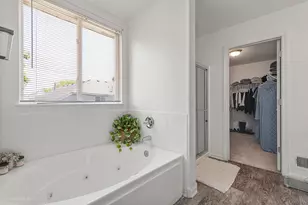 1195 Masters Pkwy, Aurora, IL 60506 - Photo 17