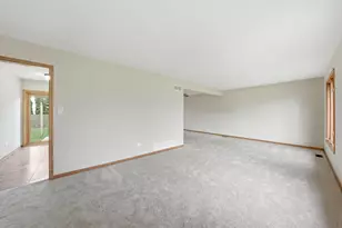 10 Joyce Ct, Crete, IL 60417 - Photo 5