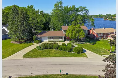 2004 Sprucewood Lane, Lindenhurst, IL 60046 - Photo 3