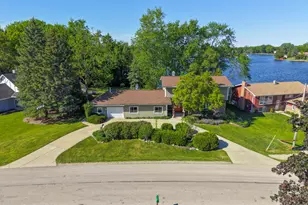 2004 Sprucewood Ln, Lindenhurst, IL 60046 - Photo 3