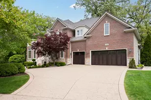 135 Settlers Dr, Naperville, IL 60565 - Photo 3
