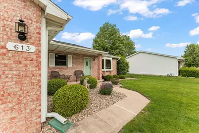 613 Crestwood Drive, Champaign, IL 61822 - Photo 3