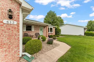 613 Crestwood Dr, Champaign, IL 61822 - Photo 3