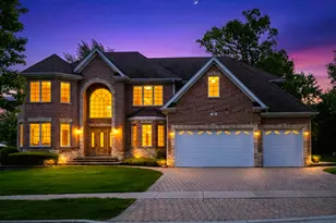 281 N Forest Dr, Addison, IL 60101 - Photo 5