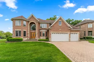 281 N Forest Dr, Addison, IL 60101 - Photo 1
