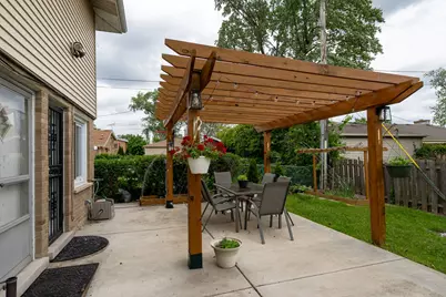 [Address not provided], Morton Grove, IL 60053 - Photo 5