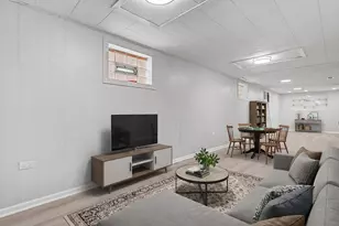 9256 S Calumet Ave, Chicago, IL 60619 - Photo 7