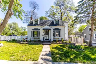 401 S Lake Terrace, Mundelein, IL 60060 - Photo 1