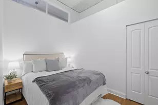 1900 W Oakdale Ave, Chicago, IL 60657 - Photo 9