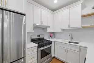 1900 W Oakdale Ave, Chicago, IL 60657 - Photo 3