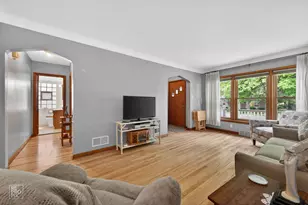 10016 S Clifton Park Ave, Evergreen Park, IL 60805 - Photo 5
