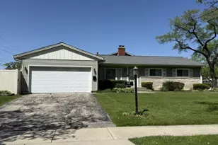 818 Leahy Circle, Des Plaines, IL 60016 - Photo 1