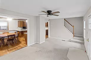407 S Davis Ave, Centralia, IL 62801 - Photo 9
