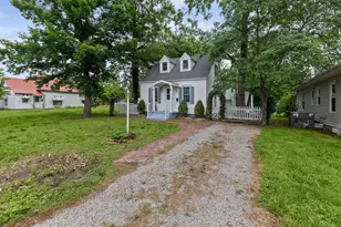 407 S Davis Ave, Centralia, IL 62801 - Photo 3