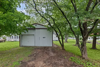 407 S Davis Avenue, Centralia, IL 62801 - Photo 5