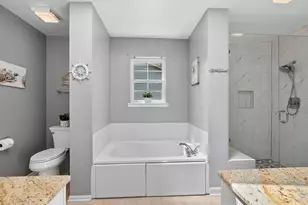 139 N Crooked Lake Ln, Lindenhurst, IL 60046 - Photo 13