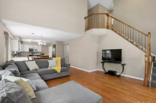 139 N Crooked Lake Ln, Lindenhurst, IL 60046 - Photo 9