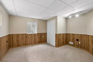 139 N Crooked Lake Ln, Lindenhurst, IL 60046 - Photo 17
