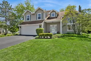 139 N Crooked Lake Ln, Lindenhurst, IL 60046 - Photo 1