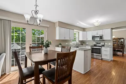 139 N Crooked Lake Lane, Lindenhurst, IL 60046 - Photo 5