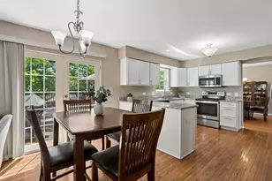 139 N Crooked Lake Ln, Lindenhurst, IL 60046 - Photo 5